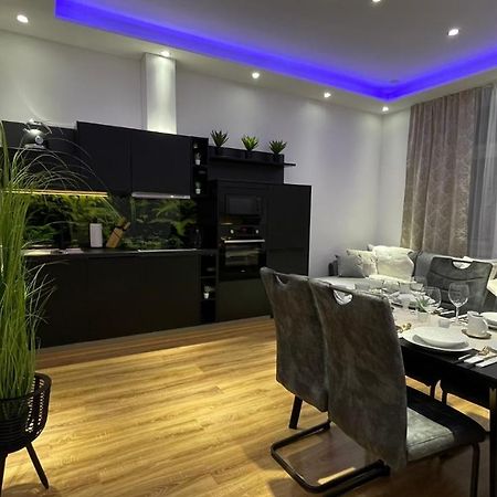 D&D Schonbrunner Deluxe Apartment Vienna Esterno foto
