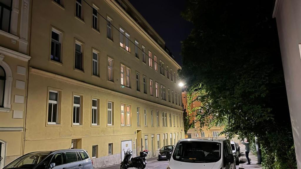 D&D Schonbrunner Deluxe Apartment Vienna Esterno foto