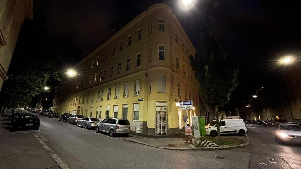 D&D Schonbrunner Deluxe Apartment Vienna Esterno foto