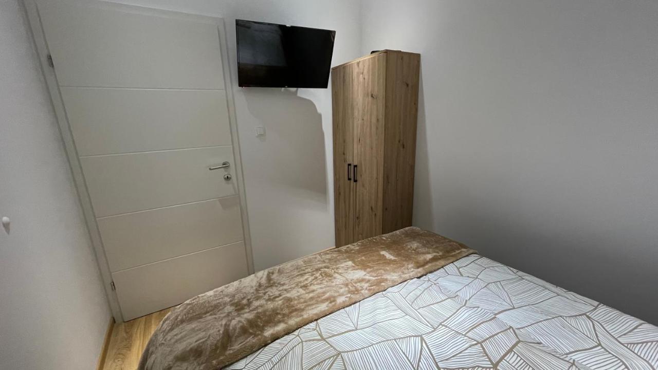 D&D Schonbrunner Deluxe Apartment Vienna Esterno foto