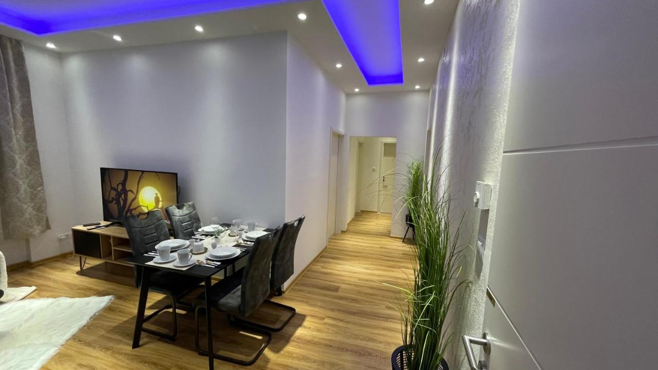 D&D Schonbrunner Deluxe Apartment Vienna Esterno foto