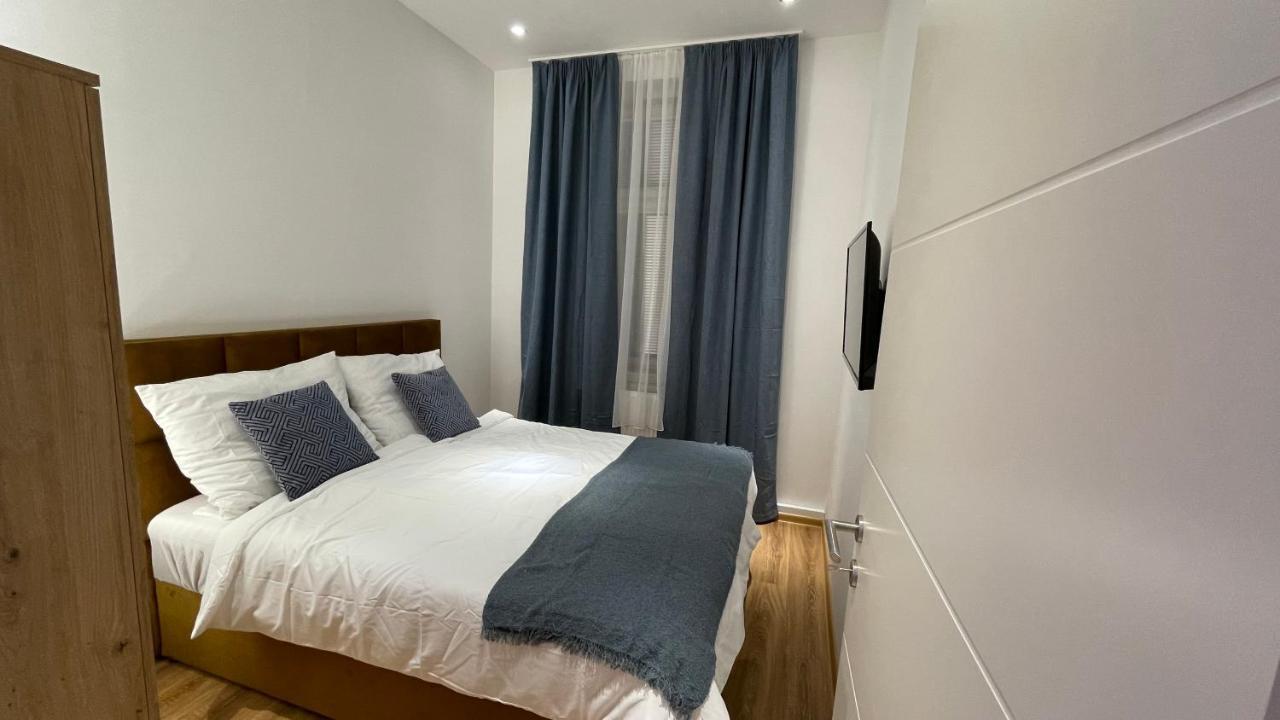 D&D Schonbrunner Deluxe Apartment Vienna Esterno foto