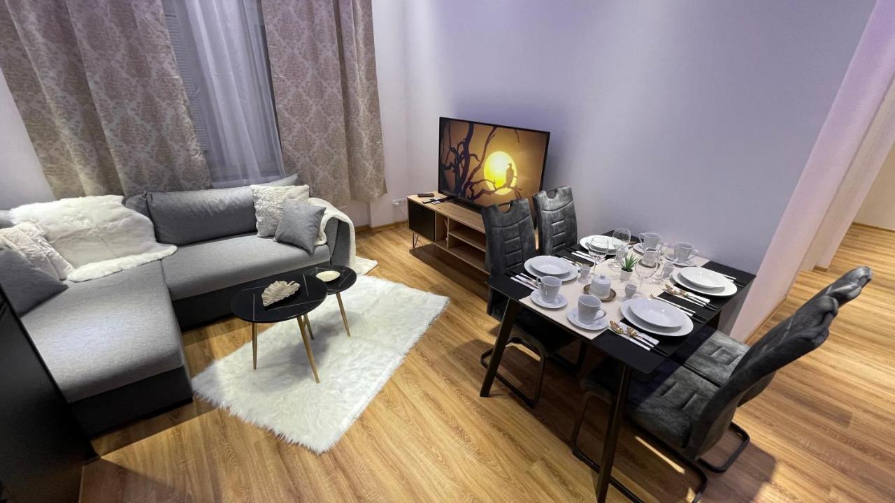 D&D Schonbrunner Deluxe Apartment Vienna Esterno foto