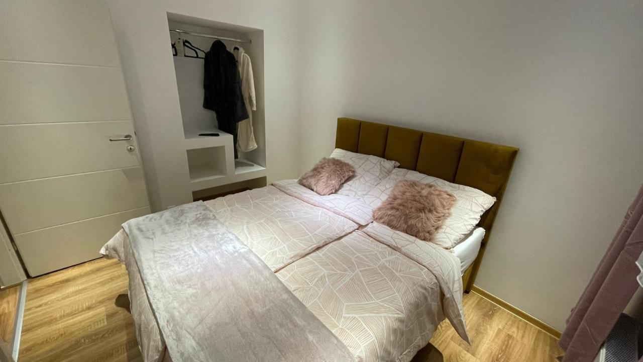 D&D Schonbrunner Deluxe Apartment Vienna Esterno foto