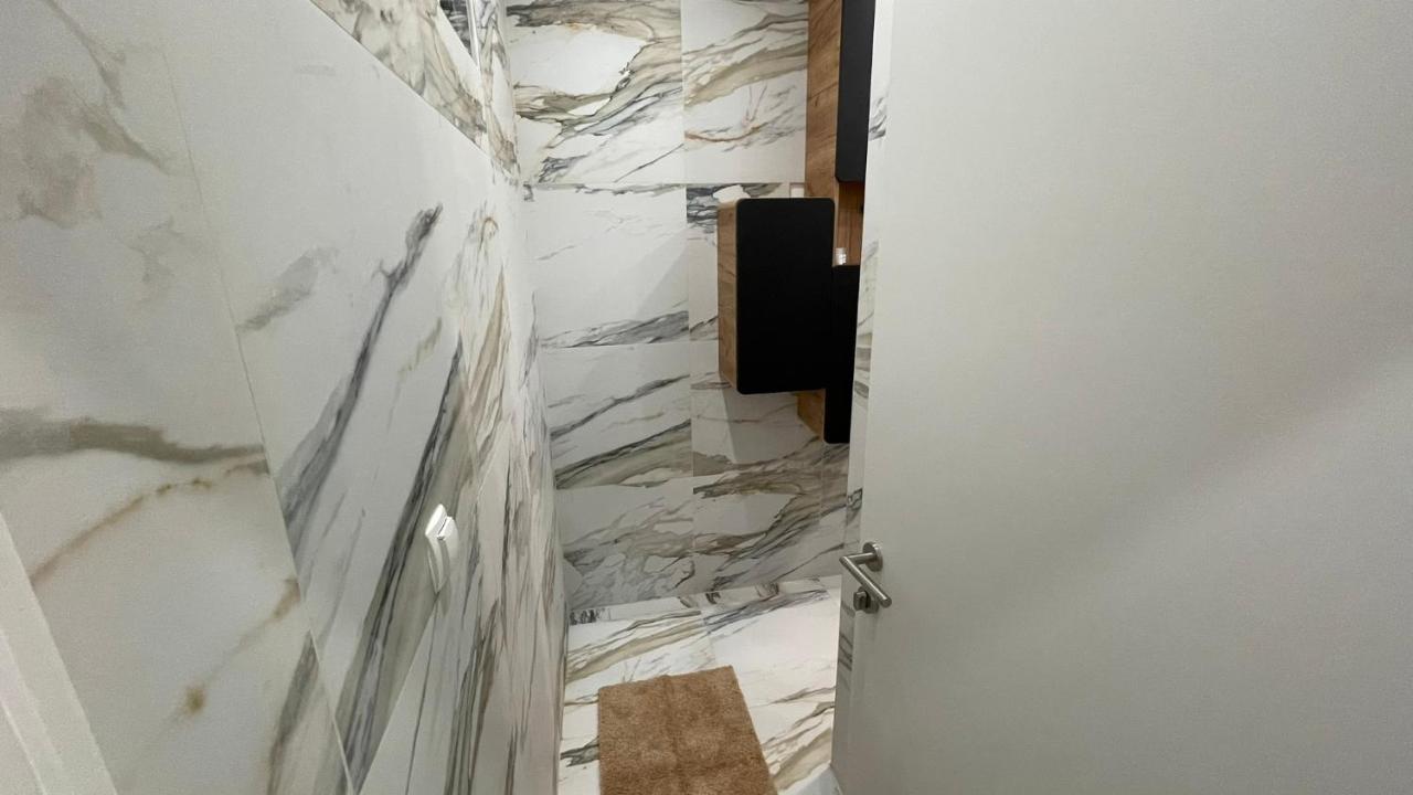 D&D Schonbrunner Deluxe Apartment Vienna Esterno foto