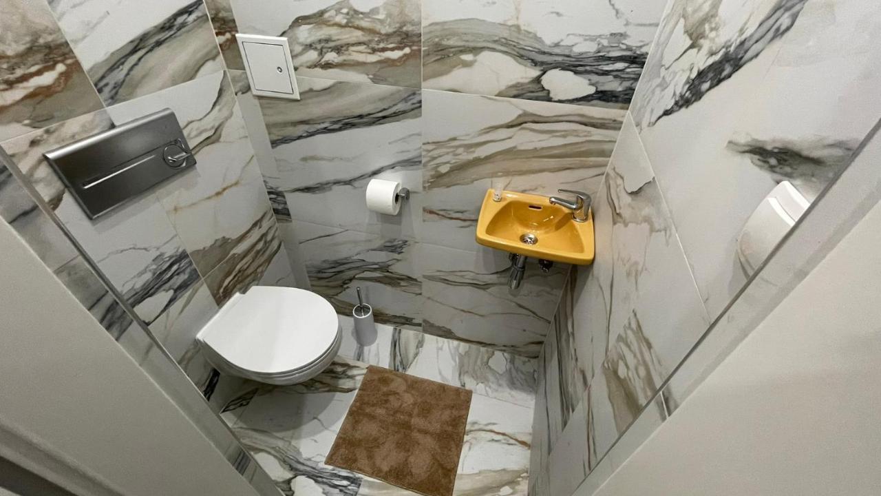 D&D Schonbrunner Deluxe Apartment Vienna Esterno foto
