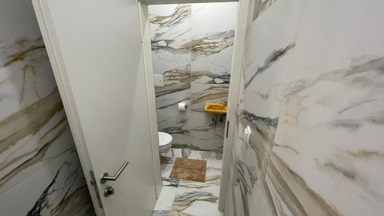 D&D Schonbrunner Deluxe Apartment Vienna Esterno foto