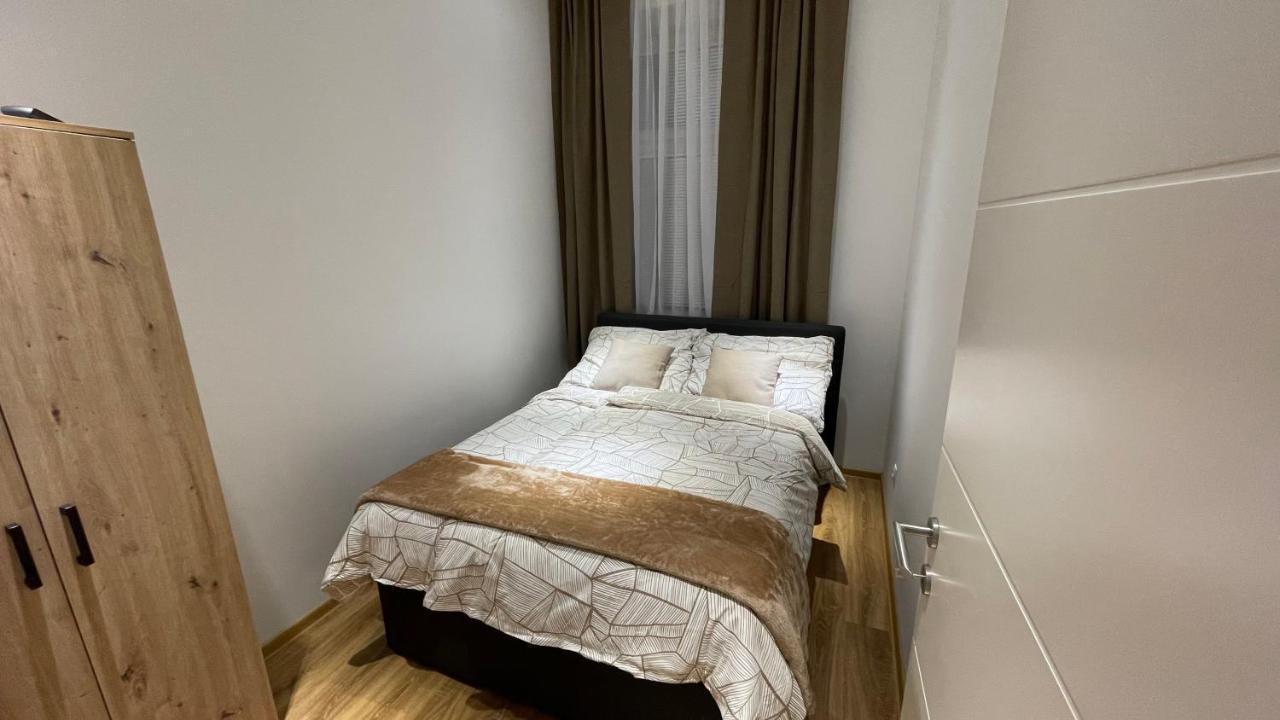 D&D Schonbrunner Deluxe Apartment Vienna Esterno foto