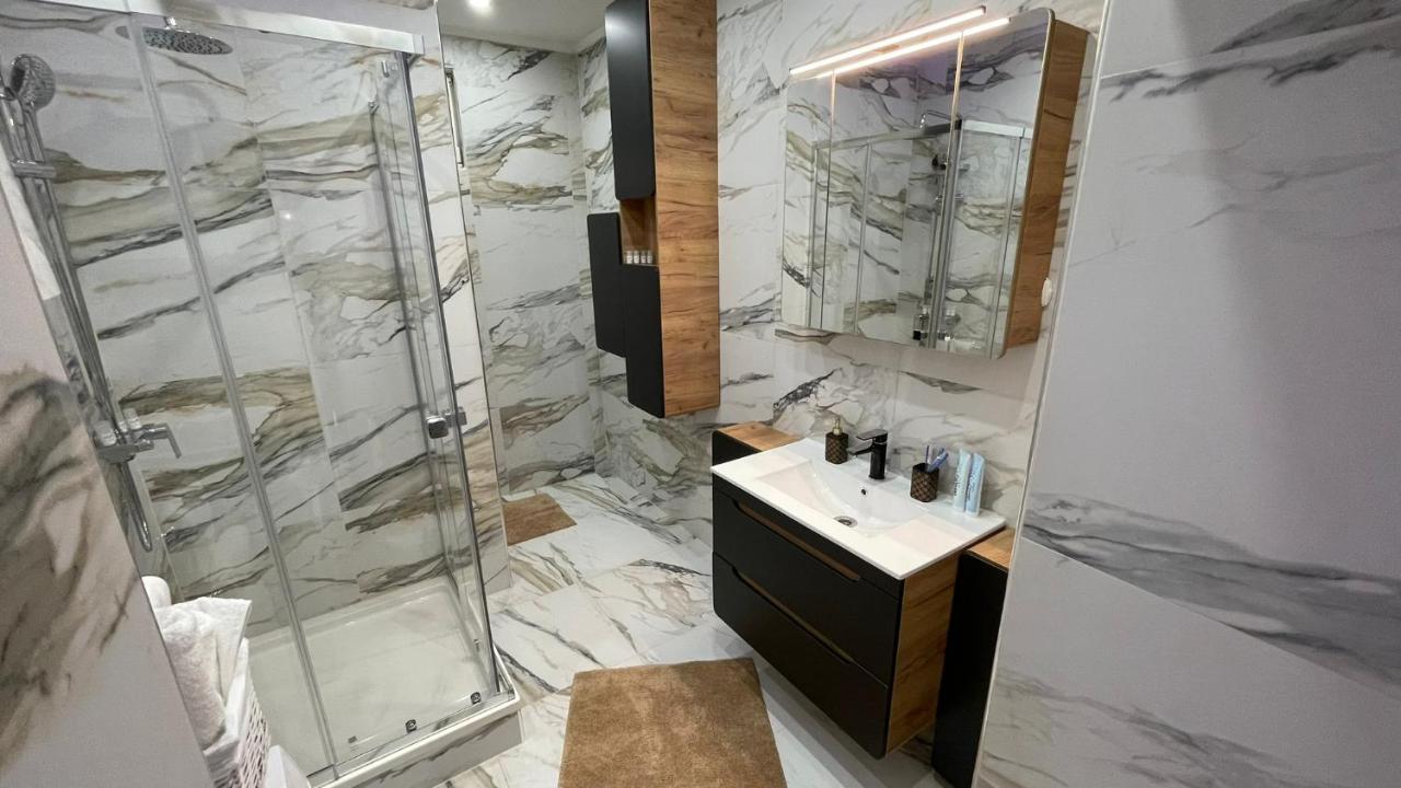 D&D Schonbrunner Deluxe Apartment Vienna Esterno foto